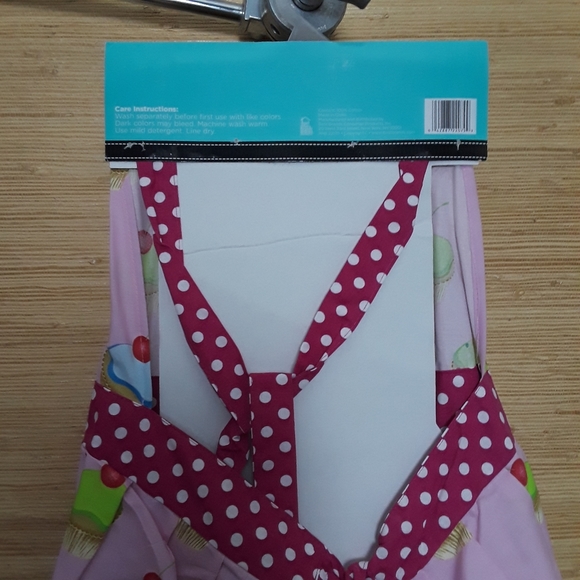 New Full Apron Cupcakes with Ruffles Gourmet Hostess Cook! One Size Fits Most - Picture 7 of 10